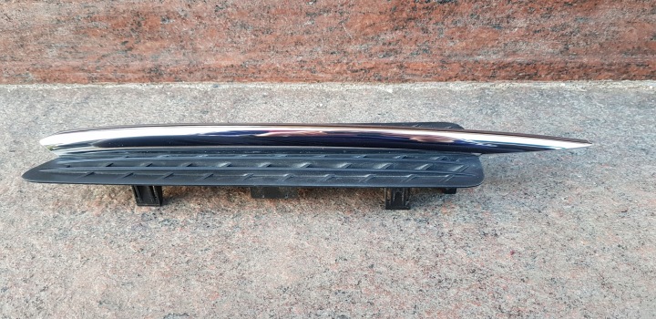 MERCEDES SLK R172 GRILLE BOUCHON DANS AILE DROITE