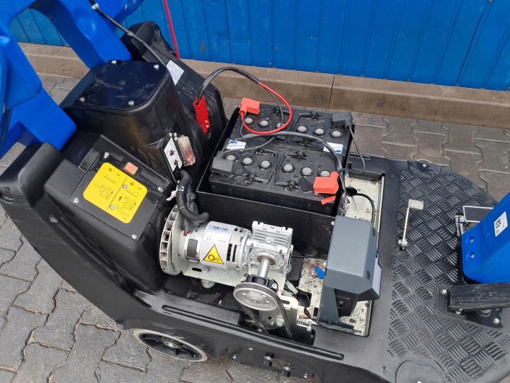 ZAMIATARKA BATERYJNA NILFISK FLOORTEC R360 B KOMPAKTOWA KARCHER HAKO
