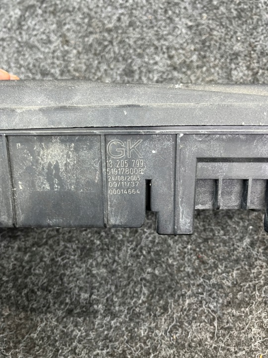 OPEL VECTRA C BOÎTE FUSIBLES 13205799 GK