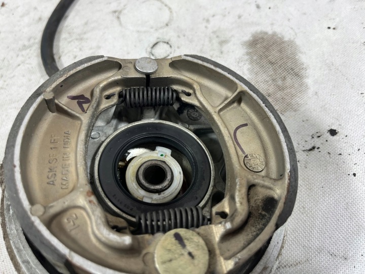 HONDA LEAD 110 TAMBOUR DE FREIN PLAQUETTES FREIN AVANT AVANT