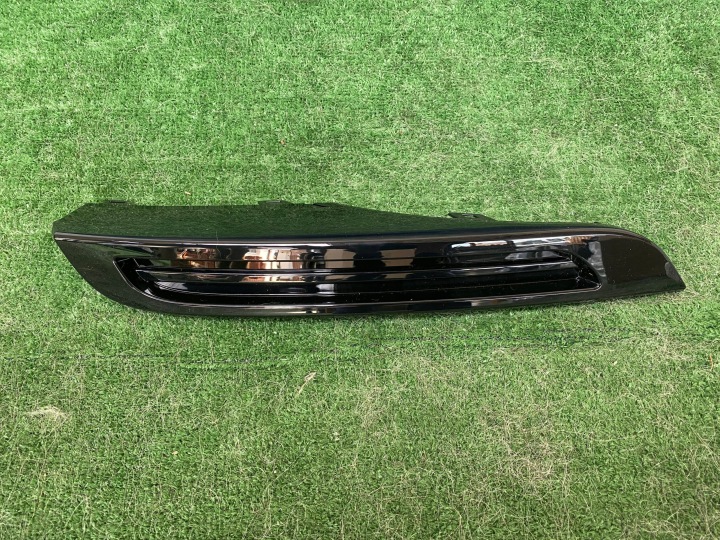 RANGE ROVER VELAR L560 GLISSIÈRE GARDE-BOUE GAUCHE
