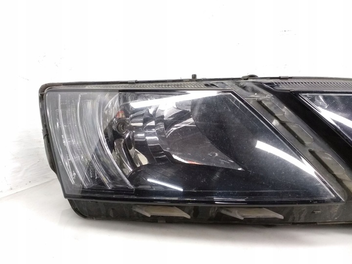 PROJECTEUR DROITE CÔTÉ SKODA OCTAVIA MK3 (5E) 5E2941016C