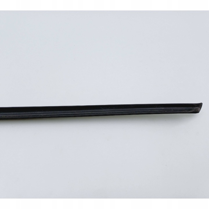 MOULURE PARE-BRISE GAUCHE AVANT SKODA SUPERB B5 3B0854328C NR107