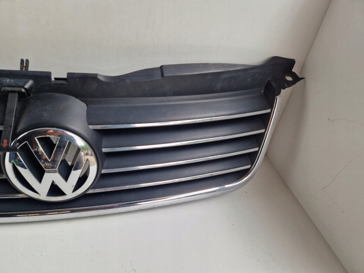 VW PASSAT B5 RESTYLAGE 3B0853651 CALANDRE GRILLE PARE-CHOCS AVANT