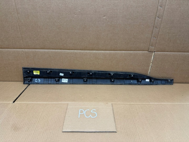 HYUNDAI KONA 17- MOULURE PORTES AVANT GAUCHE AVANT 87721-J9500
