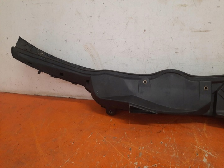 MERCEDES W202 DOUBLURE DE PASSAGE DE ROUE 2028300044