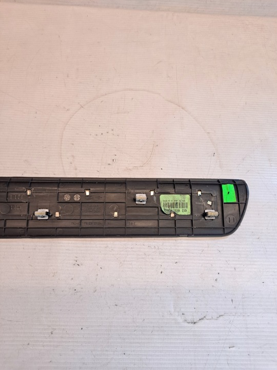 MOULURE REVÊTEMENT SEUIL DROITE AVANT KIA SPORTAGE IV 85884-F1500