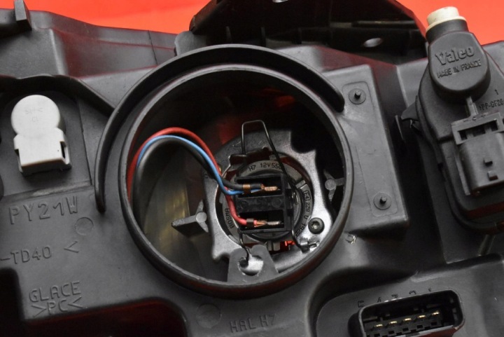PROJECTEUR GAUCHE PHARE AVANT EUROPE 8200481196 RENAULT LAGUNA 2 II LIFT 01-05