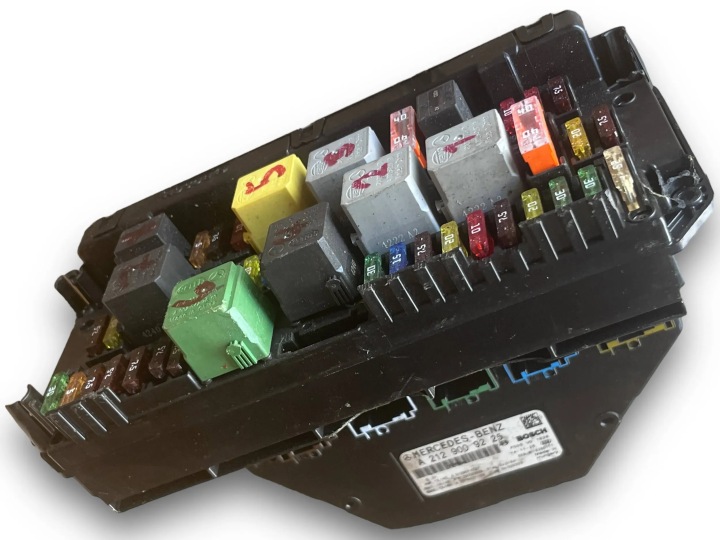 MERCEDES W212 W218 LIFT MODULE CONFORT SAM 2129009225