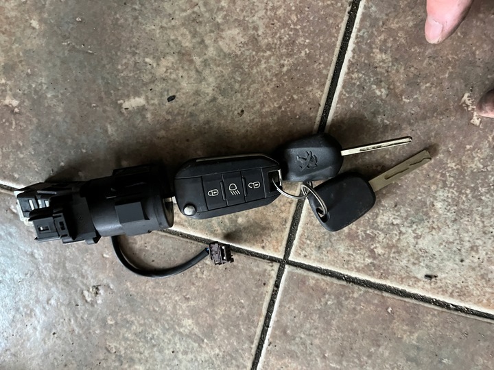 IGNITION LOCK PEUGEOT 2008 KEY ORIGINAL photo 1 - milautoparts-fr.ukrlive.com