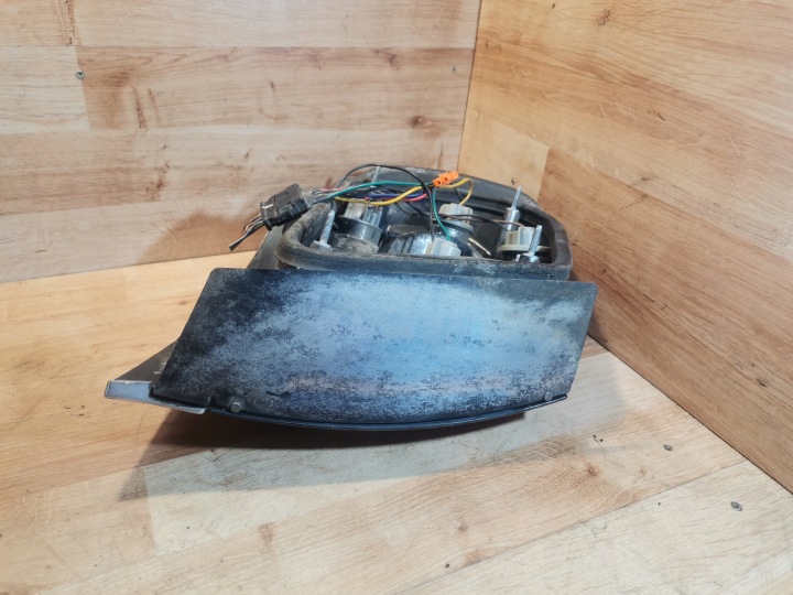 PHARE DROIT ARRIÈRE AUDI A4 B5 SK3710-ADA 495 SONAR