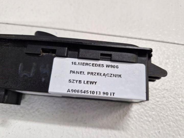 MERCEDES SPRINTER W906 PANNEAU COMMUTATEUR VITRE GAUCHE AVANT AVANT A9065451013