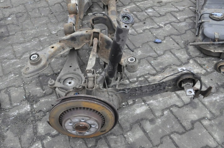 VOLVO XC60 I SUSPENSION POUTRE ARRIÈRE AWD 2.4D