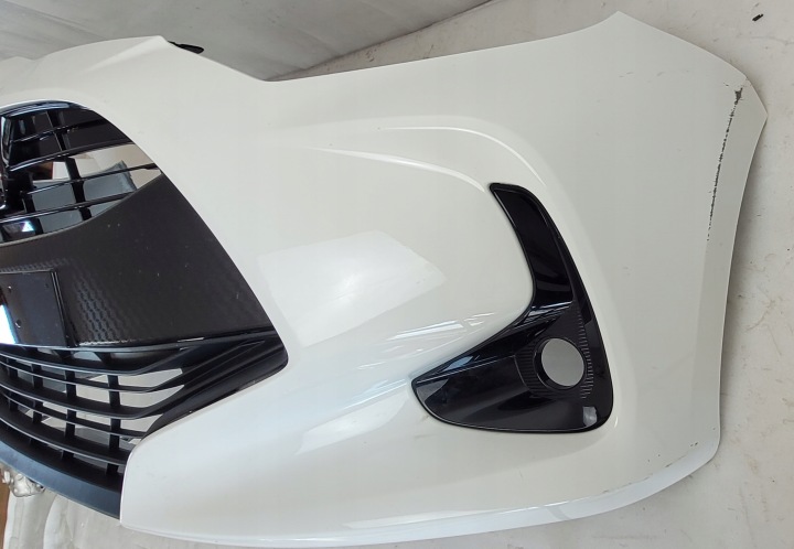 PARE-CHOCS AVANT INSIGNE GRILLE TOYOTA YARIS IV 2019-