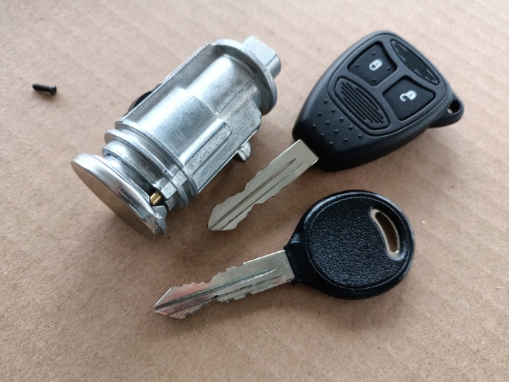 NEUF CONTACTEUR D'ALLUMAGE TÉLÉCOMMANDE CLÉ DODGE CARAVAN NEON