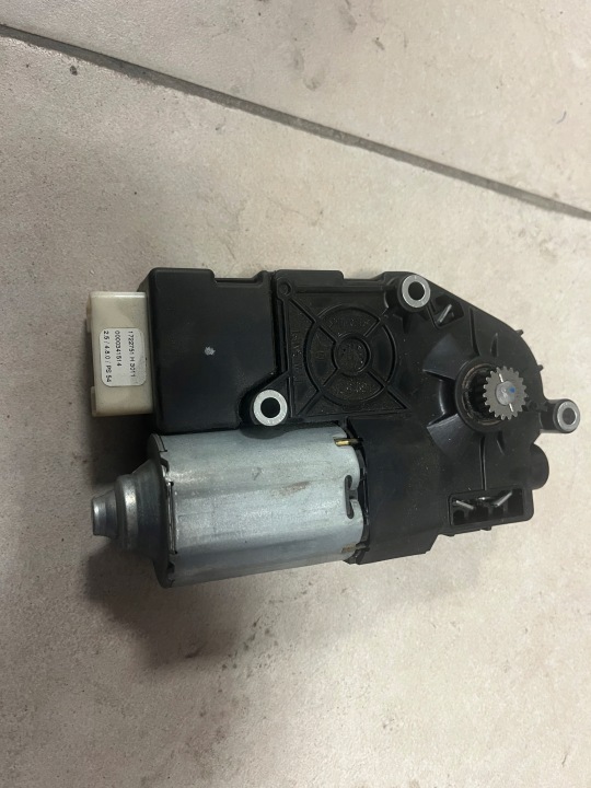 PETIT MOTEUR TOIT OUVRANT MERCEDES W207 2079061000