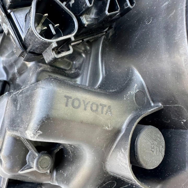 TOYOTA COROLLA E210 E21 AVANT CÔTÉ DROITE PHARE AVANT