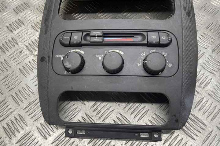 PANNEAU STREROWANIA CLIMATISATION CHRYSLER VOYAGER IV (RG, RS) 05005003AD 2.5L