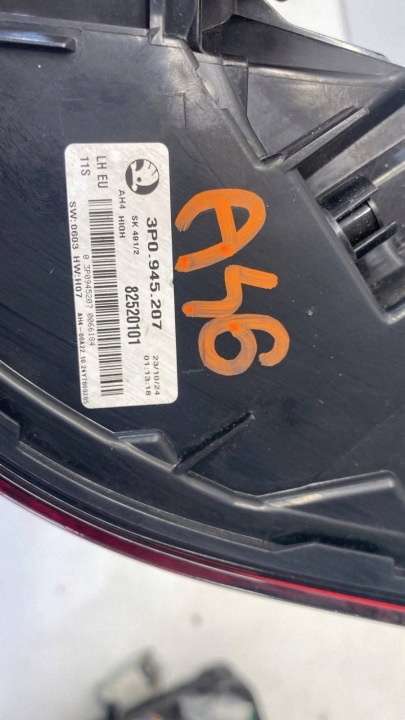 SKODA SUPERB IV 4 UNIVERSEL PHARE GAUCHE ARRIÈRE ARRIÈRE LED 23- 3P0945207
