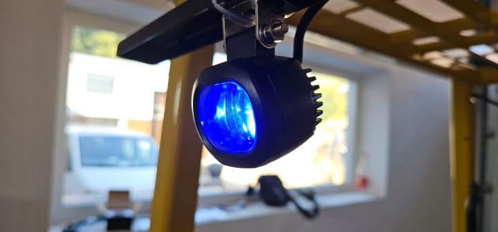 PHARE LED 1 LENTILLE MINI BLUE LINE DC 12-80V 30W CHÂSSIS WIDLOWY BLUE ZONE