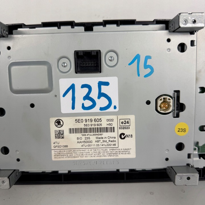 ÉCRAN MONITEUR D'USINE RADIO NAVIGATION SKODA OCTAVIA MK3 OE 5E0919605