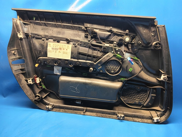 COLLECTEUR GARNITURE PORTES DROIT AVANT AUDI A6 C6 04-11R.