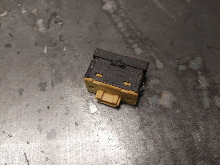BOUTON VITRES BMW 3 E36 8368941