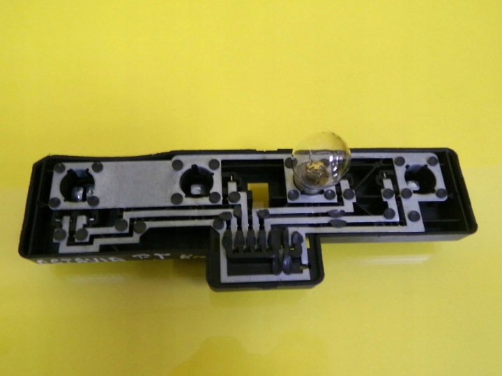 DOUILLE D'AMPOULE DROIT ARRIÈRE SKODA OCTAVIA MK1 (1U) 1U9945258 NR686