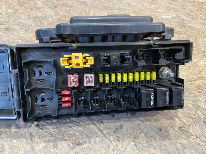 JEEP GRAND CHEROKEE III 3 WK 04-10 MODULE CONTRÔLEUR FUSIBLE BOÎTE FUSIBLE