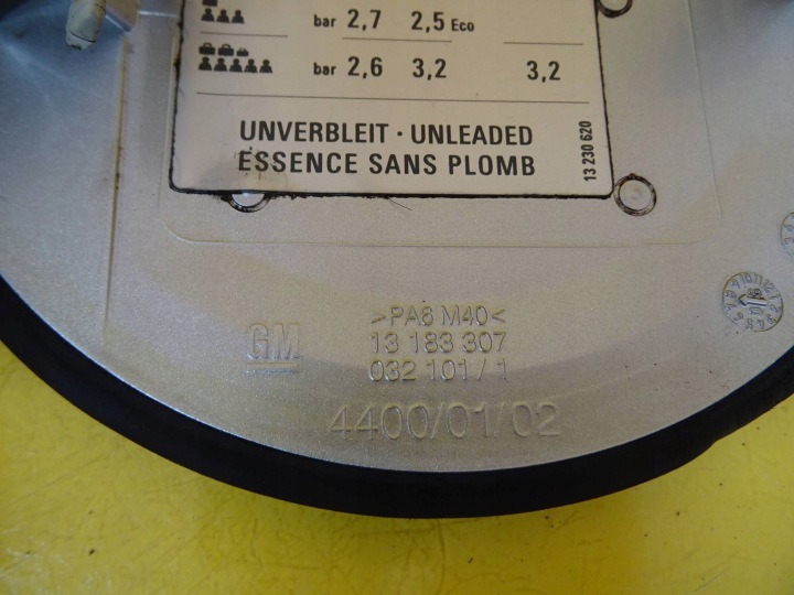 CLAPET GOULOTTE DE REMPLISSAGE CARBURANTS OPEL CORSA D HAYON 3D CODE LAK: Z157 13183307 NR304