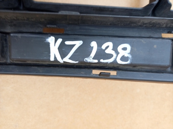MERCEDES C-KLASA W206 AMG 2021- GRILLE CENTRALE PARE-CHOCS AVANT A2068850602