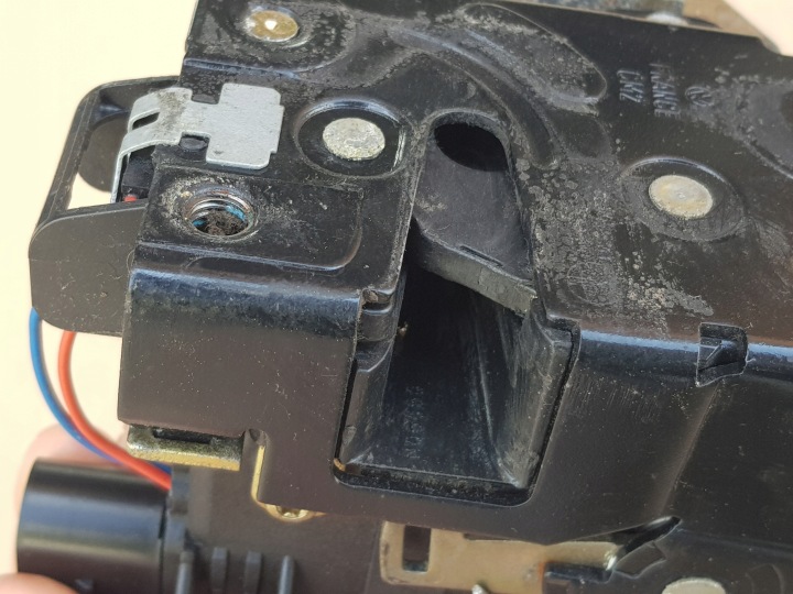 SERRURE DE PORTE GAUCHE AVANT AUDI A2 8Z1837015A 9 GOUPILLE EUROPE FONCTIONNEL