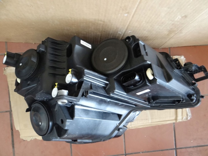 SKODA KAROQ GAUCHE PHARE AVANT PROJECTEUR LED GAUCHE LH
