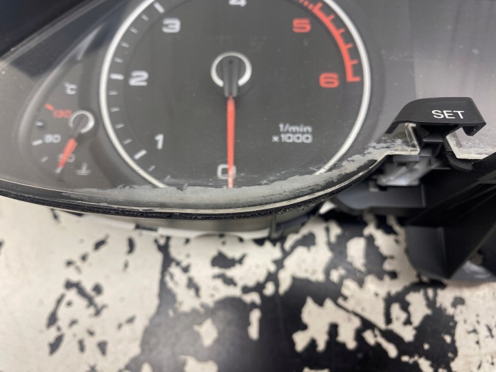 AUDI A4 B8 2.0 TDI COMPTEUR TABLEAU DE BORD 8K0920931J