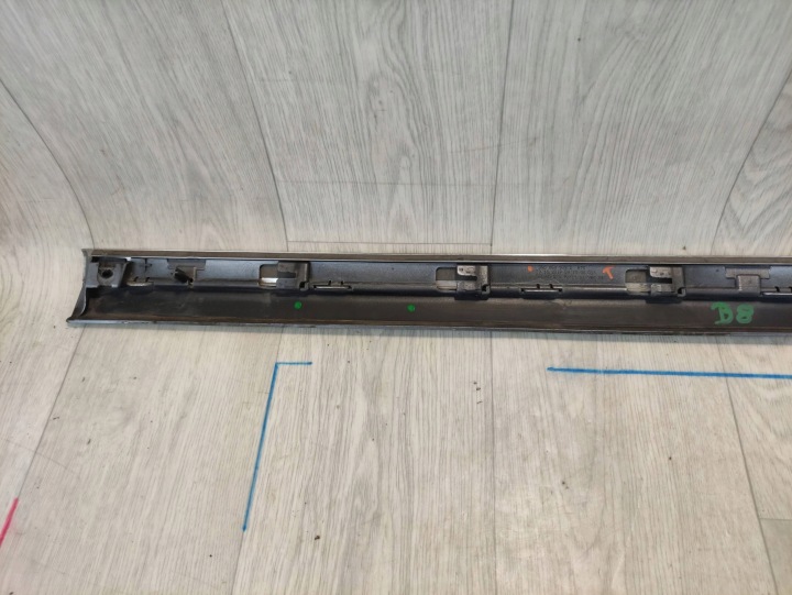 VW PASSAT B8 MOULURE PORTES GAUCHE AVANT 3G0854939D