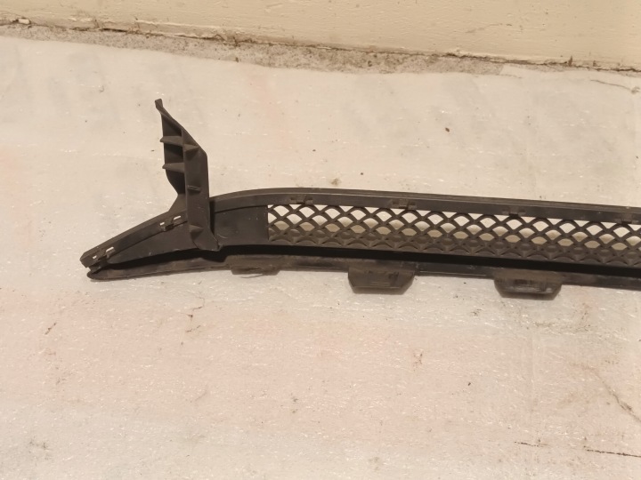 GRILLE AVANT MERCEDES B-KLASA LIFT A246 CENTRALE AVANT W246