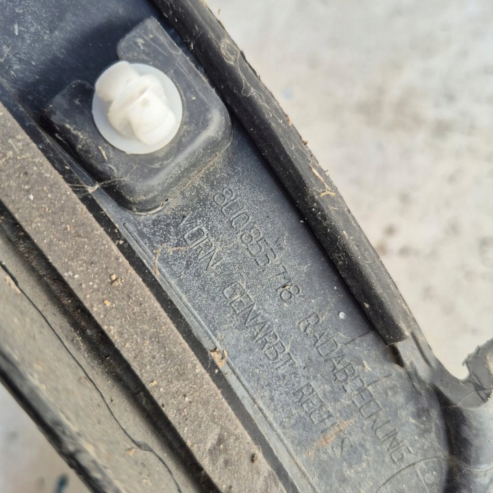 AUDI Q3 I 1 8U 11-18 MOULURE REVÊTEMENT DROIT AVANT