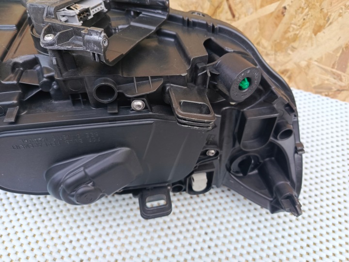 PHARE AVANT GAUCHE VOLVO V60 S60 LIFT BI-XENON ROTATIF 7PIN 31698824