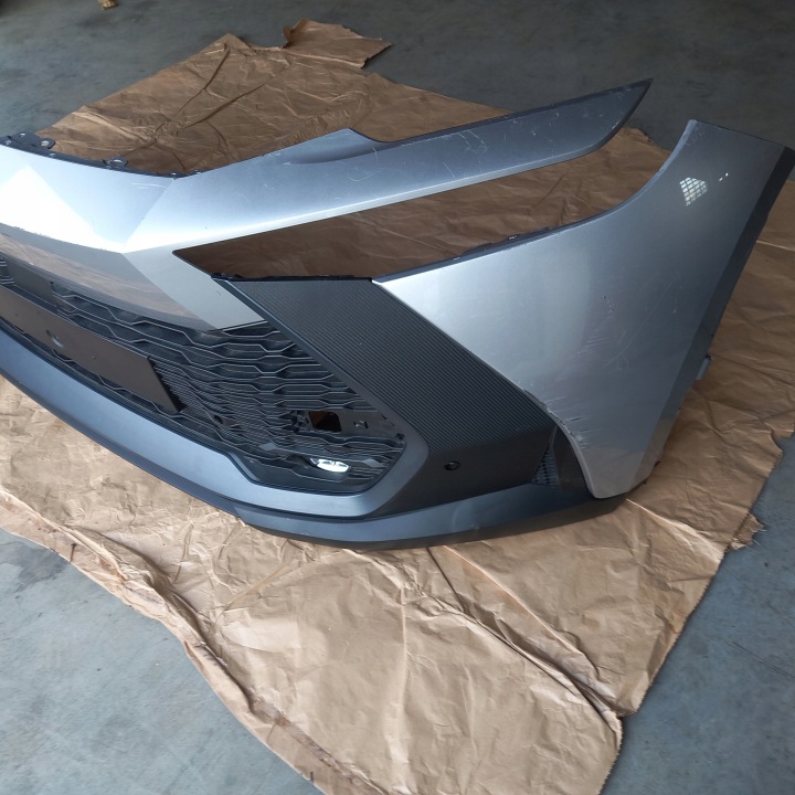 TOYOTA CHR CH-R II 2 23- 24- PARE-CHOCS SANS HALOGÈNE EN BON ÉTAT DOUBLURE GRILLE