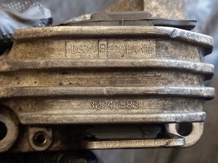 VOLVO XC90 2.4 D5 D5244T4 185KM 10R COUSSIN MOTEUR 30741583