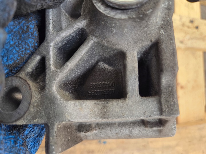 POIGNÉE SUPPORT ALTERNATEUR OPEL ASTRA J MERIVA B 1.7 CDTI 98090590