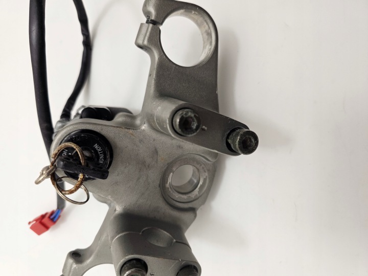YAMAHA XJ 600 ÉTAGÈRE SUPÉRIEURE SUSPENSIONS AVANT ÉTAGÈRES CONTACTEUR D'ALLUMAGE CLÉ
