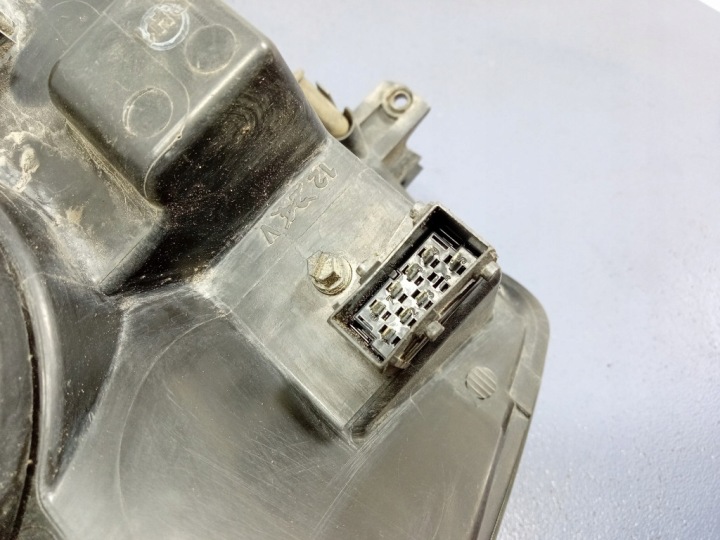 PARTENAIRE BERLINGO I LIFT PROJECTEUR DROIT PHARE EUROPE 9644150880