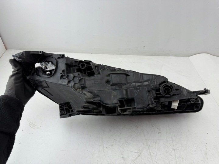 TESLA MODÈLE 3 2018 GAUCHE CÔTÉ PROJECTEUR