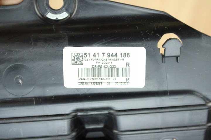 ORIGINAL GLISSIÈRE FIXATION FLANC PORTES DROIT BMW G22 7944186 26KM!