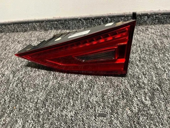 PHARE ARRIÈRE ARRIÈRE AUDI A3 12- SEDEN DROITE