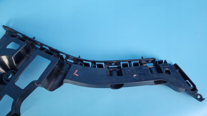MERCEDES W206 BERLINE GLISSIÈRE GUIDE LATÉRALE PARE-CHOCS A2068800301