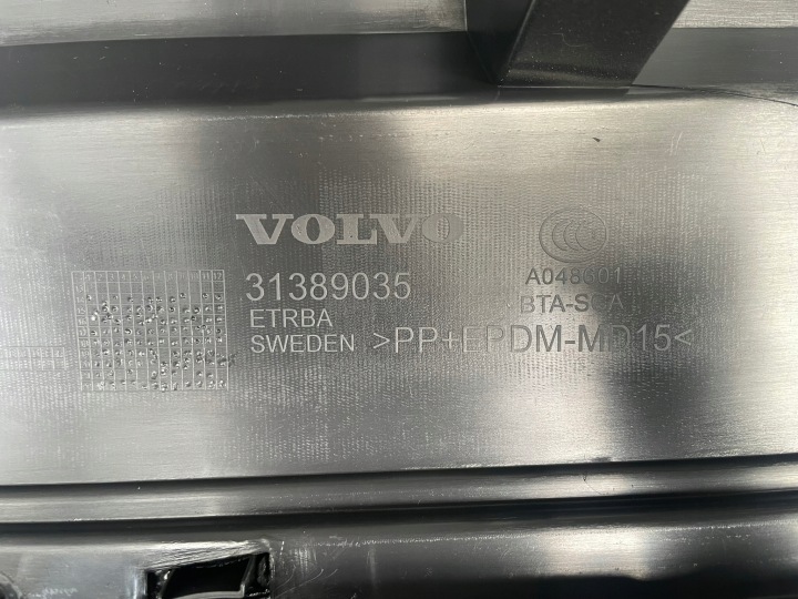 VOLVO XC90 II LIFT 24+ GARNITURE COUVERCLES DE COFFRE ARRIÈRE 31389035