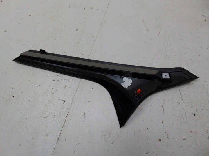 SPOILER MOULURE COUVERCLES DE COFFRE COUVERCLES DE COFFRE DROITE AUDI Q4 89A854872