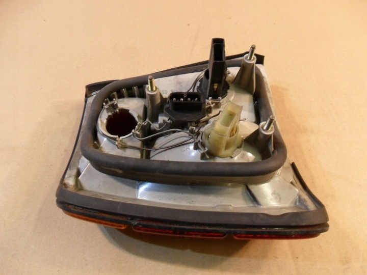 PHARE ARRIÈRE DROITE BMW E34 UNIVERSEL 1996R.